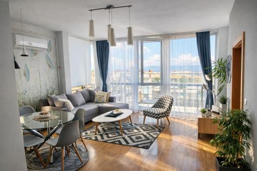 Apartman Lori M Kraljevo stan na dan smestaj u Omladinskoj u pesackoj zoni sa dve spavace sobe balkonom ves masinom besplatnim parkingom