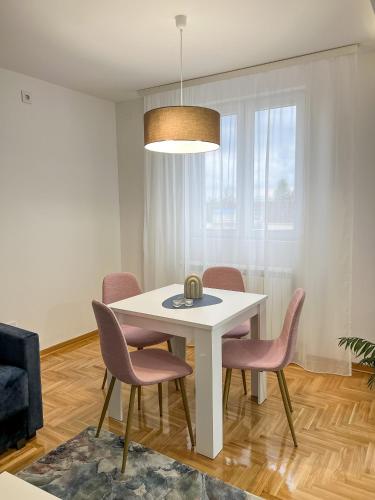 A1 Miladinovic Kraljevo stan na dan smeštaj sa privatnim dvorištem luksuzni apartmani i parking
